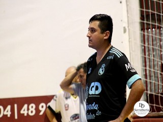 
<a style='margin-left: 5px;' class='btn btn-xs btn-social btn-facebook' href='https://www.facebook.com/sharer/sharer.php?u=https://www.boladovale.com.br/imgs/800-800-90/conteudo/fotos/1988/img8949.jpg' rel='popup' data-width='500' data-height='400'><i class='fa fa-facebook'></i>Compartilhar <span class='hidden-xs'>no Facebook</span>
</a> 
<a class='btn btn-default btn-xs' target='_blank' href='imgs/800-800-90/conteudo/fotos/1988/img8949.jpg'>
<span class='glyphicon glyphicon-cloud-download'></span> Salvar
</a> 
<span></span>