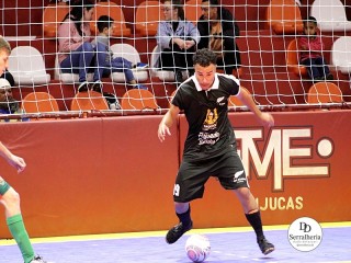 
<a style='margin-left: 5px;' class='btn btn-xs btn-social btn-facebook' href='https://www.facebook.com/sharer/sharer.php?u=https://www.boladovale.com.br/imgs/800-800-90/conteudo/fotos/1993/img9710.jpg' rel='popup' data-width='500' data-height='400'><i class='fa fa-facebook'></i>Compartilhar <span class='hidden-xs'>no Facebook</span>
</a> 
<a class='btn btn-default btn-xs' target='_blank' href='imgs/800-800-90/conteudo/fotos/1993/img9710.jpg'>
<span class='glyphicon glyphicon-cloud-download'></span> Salvar
</a> 
<span></span>