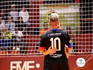 
<a style='margin-left: 5px;' class='btn btn-xs btn-social btn-facebook' href='https://www.facebook.com/sharer/sharer.php?u=https://www.boladovale.com.br/imgs/800-800-90/conteudo/fotos/1995/img9982.jpg' rel='popup' data-width='500' data-height='400'><i class='fa fa-facebook'></i>Compartilhar <span class='hidden-xs'>no Facebook</span>
</a> 
<a class='btn btn-default btn-xs' target='_blank' href='imgs/800-800-90/conteudo/fotos/1995/img9982.jpg'>
<span class='glyphicon glyphicon-cloud-download'></span> Salvar
</a> 
<span></span>