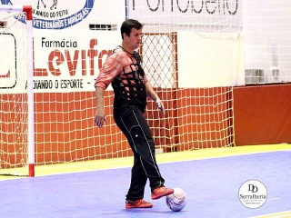 
<a style='margin-left: 5px;' class='btn btn-xs btn-social btn-facebook' href='https://www.facebook.com/sharer/sharer.php?u=https://www.boladovale.com.br/imgs/800-800-90/conteudo/fotos/1996/img0084.jpg' rel='popup' data-width='500' data-height='400'><i class='fa fa-facebook'></i>Compartilhar <span class='hidden-xs'>no Facebook</span>
</a> 
<a class='btn btn-default btn-xs' target='_blank' href='imgs/800-800-90/conteudo/fotos/1996/img0084.jpg'>
<span class='glyphicon glyphicon-cloud-download'></span> Salvar
</a> 
<span></span>