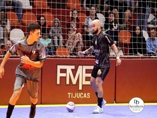 
<a style='margin-left: 5px;' class='btn btn-xs btn-social btn-facebook' href='https://www.facebook.com/sharer/sharer.php?u=https://www.boladovale.com.br/imgs/800-800-90/conteudo/fotos/1997/img0246.jpg' rel='popup' data-width='500' data-height='400'><i class='fa fa-facebook'></i>Compartilhar <span class='hidden-xs'>no Facebook</span>
</a> 
<a class='btn btn-default btn-xs' target='_blank' href='imgs/800-800-90/conteudo/fotos/1997/img0246.jpg'>
<span class='glyphicon glyphicon-cloud-download'></span> Salvar
</a> 
<span></span>