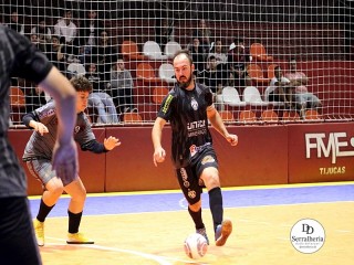 
<a style='margin-left: 5px;' class='btn btn-xs btn-social btn-facebook' href='https://www.facebook.com/sharer/sharer.php?u=https://www.boladovale.com.br/imgs/800-800-90/conteudo/fotos/1997/img0294.jpg' rel='popup' data-width='500' data-height='400'><i class='fa fa-facebook'></i>Compartilhar <span class='hidden-xs'>no Facebook</span>
</a> 
<a class='btn btn-default btn-xs' target='_blank' href='imgs/800-800-90/conteudo/fotos/1997/img0294.jpg'>
<span class='glyphicon glyphicon-cloud-download'></span> Salvar
</a> 
<span></span>