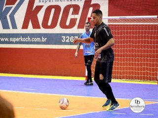 
<a style='margin-left: 5px;' class='btn btn-xs btn-social btn-facebook' href='https://www.facebook.com/sharer/sharer.php?u=https://www.boladovale.com.br/imgs/800-800-90/conteudo/fotos/1997/img0305.jpg' rel='popup' data-width='500' data-height='400'><i class='fa fa-facebook'></i>Compartilhar <span class='hidden-xs'>no Facebook</span>
</a> 
<a class='btn btn-default btn-xs' target='_blank' href='imgs/800-800-90/conteudo/fotos/1997/img0305.jpg'>
<span class='glyphicon glyphicon-cloud-download'></span> Salvar
</a> 
<span></span>