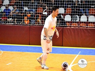 
<a style='margin-left: 5px;' class='btn btn-xs btn-social btn-facebook' href='https://www.facebook.com/sharer/sharer.php?u=https://www.boladovale.com.br/imgs/800-800-90/conteudo/fotos/2001/img8286.jpg' rel='popup' data-width='500' data-height='400'><i class='fa fa-facebook'></i>Compartilhar <span class='hidden-xs'>no Facebook</span>
</a> 
<a class='btn btn-default btn-xs' target='_blank' href='imgs/800-800-90/conteudo/fotos/2001/img8286.jpg'>
<span class='glyphicon glyphicon-cloud-download'></span> Salvar
</a> 
<span></span>