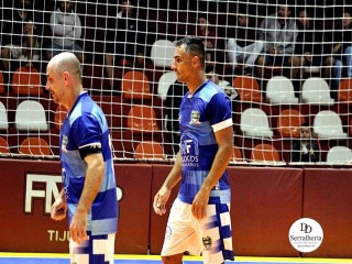 
<a style='margin-left: 5px;' class='btn btn-xs btn-social btn-facebook' href='https://www.facebook.com/sharer/sharer.php?u=https://www.boladovale.com.br/imgs/800-800-90/conteudo/fotos/2005/img8802.jpg' rel='popup' data-width='500' data-height='400'><i class='fa fa-facebook'></i>Compartilhar <span class='hidden-xs'>no Facebook</span>
</a> 
<a class='btn btn-default btn-xs' target='_blank' href='imgs/800-800-90/conteudo/fotos/2005/img8802.jpg'>
<span class='glyphicon glyphicon-cloud-download'></span> Salvar
</a> 
<span></span>