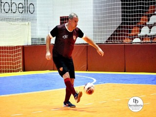 
<a style='margin-left: 5px;' class='btn btn-xs btn-social btn-facebook' href='https://www.facebook.com/sharer/sharer.php?u=https://www.boladovale.com.br/imgs/800-800-90/conteudo/fotos/2007/img8980.jpg' rel='popup' data-width='500' data-height='400'><i class='fa fa-facebook'></i>Compartilhar <span class='hidden-xs'>no Facebook</span>
</a> 
<a class='btn btn-default btn-xs' target='_blank' href='imgs/800-800-90/conteudo/fotos/2007/img8980.jpg'>
<span class='glyphicon glyphicon-cloud-download'></span> Salvar
</a> 
<span></span>