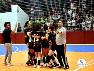 
<a style='margin-left: 5px;' class='btn btn-xs btn-social btn-facebook' href='https://www.facebook.com/sharer/sharer.php?u=https://www.boladovale.com.br/imgs/800-800-90/conteudo/fotos/2008/img2723.jpg' rel='popup' data-width='500' data-height='400'><i class='fa fa-facebook'></i>Compartilhar <span class='hidden-xs'>no Facebook</span>
</a> 
<a class='btn btn-default btn-xs' target='_blank' href='imgs/800-800-90/conteudo/fotos/2008/img2723.jpg'>
<span class='glyphicon glyphicon-cloud-download'></span> Salvar
</a> 
<span></span>