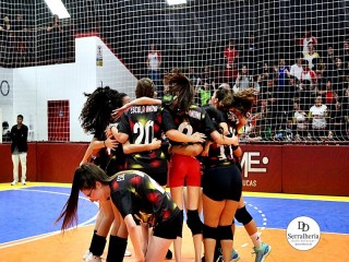 
<a style='margin-left: 5px;' class='btn btn-xs btn-social btn-facebook' href='https://www.facebook.com/sharer/sharer.php?u=https://www.boladovale.com.br/imgs/800-800-90/conteudo/fotos/2008/img2724.jpg' rel='popup' data-width='500' data-height='400'><i class='fa fa-facebook'></i>Compartilhar <span class='hidden-xs'>no Facebook</span>
</a> 
<a class='btn btn-default btn-xs' target='_blank' href='imgs/800-800-90/conteudo/fotos/2008/img2724.jpg'>
<span class='glyphicon glyphicon-cloud-download'></span> Salvar
</a> 
<span></span>