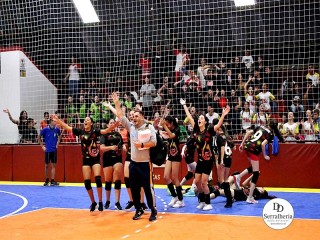 
<a style='margin-left: 5px;' class='btn btn-xs btn-social btn-facebook' href='https://www.facebook.com/sharer/sharer.php?u=https://www.boladovale.com.br/imgs/800-800-90/conteudo/fotos/2008/img2733.jpg' rel='popup' data-width='500' data-height='400'><i class='fa fa-facebook'></i>Compartilhar <span class='hidden-xs'>no Facebook</span>
</a> 
<a class='btn btn-default btn-xs' target='_blank' href='imgs/800-800-90/conteudo/fotos/2008/img2733.jpg'>
<span class='glyphicon glyphicon-cloud-download'></span> Salvar
</a> 
<span></span>