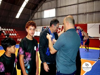 
<a style='margin-left: 5px;' class='btn btn-xs btn-social btn-facebook' href='https://www.facebook.com/sharer/sharer.php?u=https://www.boladovale.com.br/imgs/800-800-90/conteudo/fotos/2009/img2837.jpg' rel='popup' data-width='500' data-height='400'><i class='fa fa-facebook'></i>Compartilhar <span class='hidden-xs'>no Facebook</span>
</a> 
<a class='btn btn-default btn-xs' target='_blank' href='imgs/800-800-90/conteudo/fotos/2009/img2837.jpg'>
<span class='glyphicon glyphicon-cloud-download'></span> Salvar
</a> 
<span></span>