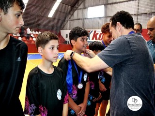 
<a style='margin-left: 5px;' class='btn btn-xs btn-social btn-facebook' href='https://www.facebook.com/sharer/sharer.php?u=https://www.boladovale.com.br/imgs/800-800-90/conteudo/fotos/2009/img2841.jpg' rel='popup' data-width='500' data-height='400'><i class='fa fa-facebook'></i>Compartilhar <span class='hidden-xs'>no Facebook</span>
</a> 
<a class='btn btn-default btn-xs' target='_blank' href='imgs/800-800-90/conteudo/fotos/2009/img2841.jpg'>
<span class='glyphicon glyphicon-cloud-download'></span> Salvar
</a> 
<span></span>