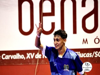 
<a style='margin-left: 5px;' class='btn btn-xs btn-social btn-facebook' href='https://www.facebook.com/sharer/sharer.php?u=https://www.boladovale.com.br/imgs/800-800-90/conteudo/fotos/2033/img3692.jpg' rel='popup' data-width='500' data-height='400'><i class='fa fa-facebook'></i>Compartilhar <span class='hidden-xs'>no Facebook</span>
</a> 
<a class='btn btn-default btn-xs' target='_blank' href='imgs/800-800-90/conteudo/fotos/2033/img3692.jpg'>
<span class='glyphicon glyphicon-cloud-download'></span> Salvar
</a> 
<span></span>