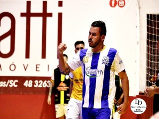 
<a style='margin-left: 5px;' class='btn btn-xs btn-social btn-facebook' href='https://www.facebook.com/sharer/sharer.php?u=https://www.boladovale.com.br/imgs/800-800-90/conteudo/fotos/2034/img3945.jpg' rel='popup' data-width='500' data-height='400'><i class='fa fa-facebook'></i>Compartilhar <span class='hidden-xs'>no Facebook</span>
</a> 
<a class='btn btn-default btn-xs' target='_blank' href='imgs/800-800-90/conteudo/fotos/2034/img3945.jpg'>
<span class='glyphicon glyphicon-cloud-download'></span> Salvar
</a> 
<span></span>