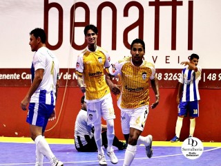 
<a style='margin-left: 5px;' class='btn btn-xs btn-social btn-facebook' href='https://www.facebook.com/sharer/sharer.php?u=https://www.boladovale.com.br/imgs/800-800-90/conteudo/fotos/2034/img4012.jpg' rel='popup' data-width='500' data-height='400'><i class='fa fa-facebook'></i>Compartilhar <span class='hidden-xs'>no Facebook</span>
</a> 
<a class='btn btn-default btn-xs' target='_blank' href='imgs/800-800-90/conteudo/fotos/2034/img4012.jpg'>
<span class='glyphicon glyphicon-cloud-download'></span> Salvar
</a> 
<span></span>