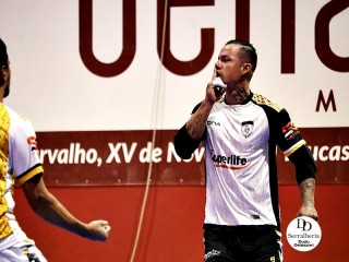 
<a style='margin-left: 5px;' class='btn btn-xs btn-social btn-facebook' href='https://www.facebook.com/sharer/sharer.php?u=https://www.boladovale.com.br/imgs/800-800-90/conteudo/fotos/2034/img4038.jpg' rel='popup' data-width='500' data-height='400'><i class='fa fa-facebook'></i>Compartilhar <span class='hidden-xs'>no Facebook</span>
</a> 
<a class='btn btn-default btn-xs' target='_blank' href='imgs/800-800-90/conteudo/fotos/2034/img4038.jpg'>
<span class='glyphicon glyphicon-cloud-download'></span> Salvar
</a> 
<span></span>