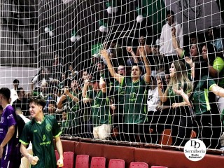 
<a style='margin-left: 5px;' class='btn btn-xs btn-social btn-facebook' href='https://www.facebook.com/sharer/sharer.php?u=https://www.boladovale.com.br/imgs/800-800-90/conteudo/fotos/2037/img4464.jpg' rel='popup' data-width='500' data-height='400'><i class='fa fa-facebook'></i>Compartilhar <span class='hidden-xs'>no Facebook</span>
</a> 
<a class='btn btn-default btn-xs' target='_blank' href='imgs/800-800-90/conteudo/fotos/2037/img4464.jpg'>
<span class='glyphicon glyphicon-cloud-download'></span> Salvar
</a> 
<span></span>