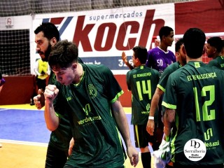 
<a style='margin-left: 5px;' class='btn btn-xs btn-social btn-facebook' href='https://www.facebook.com/sharer/sharer.php?u=https://www.boladovale.com.br/imgs/800-800-90/conteudo/fotos/2037/img4470.jpg' rel='popup' data-width='500' data-height='400'><i class='fa fa-facebook'></i>Compartilhar <span class='hidden-xs'>no Facebook</span>
</a> 
<a class='btn btn-default btn-xs' target='_blank' href='imgs/800-800-90/conteudo/fotos/2037/img4470.jpg'>
<span class='glyphicon glyphicon-cloud-download'></span> Salvar
</a> 
<span></span>