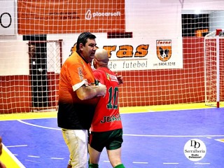 
<a style='margin-left: 5px;' class='btn btn-xs btn-social btn-facebook' href='https://www.facebook.com/sharer/sharer.php?u=https://www.boladovale.com.br/imgs/800-800-90/conteudo/fotos/2038/img4642.jpg' rel='popup' data-width='500' data-height='400'><i class='fa fa-facebook'></i>Compartilhar <span class='hidden-xs'>no Facebook</span>
</a> 
<a class='btn btn-default btn-xs' target='_blank' href='imgs/800-800-90/conteudo/fotos/2038/img4642.jpg'>
<span class='glyphicon glyphicon-cloud-download'></span> Salvar
</a> 
<span></span>
