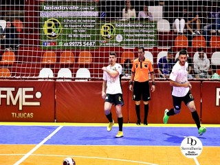 
<a style='margin-left: 5px;' class='btn btn-xs btn-social btn-facebook' href='https://www.facebook.com/sharer/sharer.php?u=https://www.boladovale.com.br/imgs/800-800-90/conteudo/fotos/2038/img4658.jpg' rel='popup' data-width='500' data-height='400'><i class='fa fa-facebook'></i>Compartilhar <span class='hidden-xs'>no Facebook</span>
</a> 
<a class='btn btn-default btn-xs' target='_blank' href='imgs/800-800-90/conteudo/fotos/2038/img4658.jpg'>
<span class='glyphicon glyphicon-cloud-download'></span> Salvar
</a> 
<span></span>