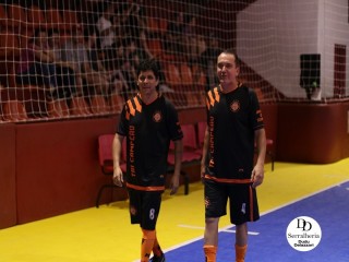 
<a style='margin-left: 5px;' class='btn btn-xs btn-social btn-facebook' href='https://www.facebook.com/sharer/sharer.php?u=https://www.boladovale.com.br/imgs/800-800-90/conteudo/fotos/2048/img9106.jpg' rel='popup' data-width='500' data-height='400'><i class='fa fa-facebook'></i>Compartilhar <span class='hidden-xs'>no Facebook</span>
</a> 
<a class='btn btn-default btn-xs' target='_blank' href='imgs/800-800-90/conteudo/fotos/2048/img9106.jpg'>
<span class='glyphicon glyphicon-cloud-download'></span> Salvar
</a> 
<span></span>