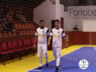 
<a style='margin-left: 5px;' class='btn btn-xs btn-social btn-facebook' href='https://www.facebook.com/sharer/sharer.php?u=https://www.boladovale.com.br/imgs/800-800-90/conteudo/fotos/2048/img9111.jpg' rel='popup' data-width='500' data-height='400'><i class='fa fa-facebook'></i>Compartilhar <span class='hidden-xs'>no Facebook</span>
</a> 
<a class='btn btn-default btn-xs' target='_blank' href='imgs/800-800-90/conteudo/fotos/2048/img9111.jpg'>
<span class='glyphicon glyphicon-cloud-download'></span> Salvar
</a> 
<span></span>