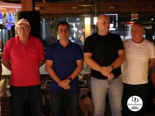 
<a style='margin-left: 5px;' class='btn btn-xs btn-social btn-facebook' href='https://www.facebook.com/sharer/sharer.php?u=https://www.boladovale.com.br/imgs/800-800-90/conteudo/fotos/2053/img9999-8.jpg' rel='popup' data-width='500' data-height='400'><i class='fa fa-facebook'></i>Compartilhar <span class='hidden-xs'>no Facebook</span>
</a> 
<a class='btn btn-default btn-xs' target='_blank' href='imgs/800-800-90/conteudo/fotos/2053/img9999-8.jpg'>
<span class='glyphicon glyphicon-cloud-download'></span> Salvar
</a> 
<span></span>