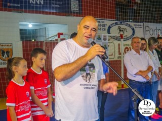 
<a style='margin-left: 5px;' class='btn btn-xs btn-social btn-facebook' href='https://www.facebook.com/sharer/sharer.php?u=https://www.boladovale.com.br/imgs/800-800-90/conteudo/fotos/2056/img7342.jpg' rel='popup' data-width='500' data-height='400'><i class='fa fa-facebook'></i>Compartilhar <span class='hidden-xs'>no Facebook</span>
</a> 
<a class='btn btn-default btn-xs' target='_blank' href='imgs/800-800-90/conteudo/fotos/2056/img7342.jpg'>
<span class='glyphicon glyphicon-cloud-download'></span> Salvar
</a> 
<span></span>