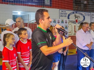 
<a style='margin-left: 5px;' class='btn btn-xs btn-social btn-facebook' href='https://www.facebook.com/sharer/sharer.php?u=https://www.boladovale.com.br/imgs/800-800-90/conteudo/fotos/2056/img7344.jpg' rel='popup' data-width='500' data-height='400'><i class='fa fa-facebook'></i>Compartilhar <span class='hidden-xs'>no Facebook</span>
</a> 
<a class='btn btn-default btn-xs' target='_blank' href='imgs/800-800-90/conteudo/fotos/2056/img7344.jpg'>
<span class='glyphicon glyphicon-cloud-download'></span> Salvar
</a> 
<span></span>