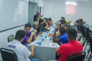 
<a style='margin-left: 5px;' class='btn btn-xs btn-social btn-facebook' href='https://www.facebook.com/sharer/sharer.php?u=https://www.boladovale.com.br/imgs/800-800-90/conteudo/fotos/2057/img7529.jpg' rel='popup' data-width='500' data-height='400'><i class='fa fa-facebook'></i>Compartilhar <span class='hidden-xs'>no Facebook</span>
</a> 
<a class='btn btn-default btn-xs' target='_blank' href='imgs/800-800-90/conteudo/fotos/2057/img7529.jpg'>
<span class='glyphicon glyphicon-cloud-download'></span> Salvar
</a> 
<span></span>