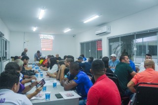 
<a style='margin-left: 5px;' class='btn btn-xs btn-social btn-facebook' href='https://www.facebook.com/sharer/sharer.php?u=https://www.boladovale.com.br/imgs/800-800-90/conteudo/fotos/2057/img7533.jpg' rel='popup' data-width='500' data-height='400'><i class='fa fa-facebook'></i>Compartilhar <span class='hidden-xs'>no Facebook</span>
</a> 
<a class='btn btn-default btn-xs' target='_blank' href='imgs/800-800-90/conteudo/fotos/2057/img7533.jpg'>
<span class='glyphicon glyphicon-cloud-download'></span> Salvar
</a> 
<span></span>