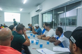 
<a style='margin-left: 5px;' class='btn btn-xs btn-social btn-facebook' href='https://www.facebook.com/sharer/sharer.php?u=https://www.boladovale.com.br/imgs/800-800-90/conteudo/fotos/2057/img7551.jpg' rel='popup' data-width='500' data-height='400'><i class='fa fa-facebook'></i>Compartilhar <span class='hidden-xs'>no Facebook</span>
</a> 
<a class='btn btn-default btn-xs' target='_blank' href='imgs/800-800-90/conteudo/fotos/2057/img7551.jpg'>
<span class='glyphicon glyphicon-cloud-download'></span> Salvar
</a> 
<span></span>