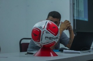 
<a style='margin-left: 5px;' class='btn btn-xs btn-social btn-facebook' href='https://www.facebook.com/sharer/sharer.php?u=https://www.boladovale.com.br/imgs/800-800-90/conteudo/fotos/2057/img7557.jpg' rel='popup' data-width='500' data-height='400'><i class='fa fa-facebook'></i>Compartilhar <span class='hidden-xs'>no Facebook</span>
</a> 
<a class='btn btn-default btn-xs' target='_blank' href='imgs/800-800-90/conteudo/fotos/2057/img7557.jpg'>
<span class='glyphicon glyphicon-cloud-download'></span> Salvar
</a> 
<span></span>