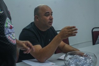 
<a style='margin-left: 5px;' class='btn btn-xs btn-social btn-facebook' href='https://www.facebook.com/sharer/sharer.php?u=https://www.boladovale.com.br/imgs/800-800-90/conteudo/fotos/2057/img7574.jpg' rel='popup' data-width='500' data-height='400'><i class='fa fa-facebook'></i>Compartilhar <span class='hidden-xs'>no Facebook</span>
</a> 
<a class='btn btn-default btn-xs' target='_blank' href='imgs/800-800-90/conteudo/fotos/2057/img7574.jpg'>
<span class='glyphicon glyphicon-cloud-download'></span> Salvar
</a> 
<span></span>