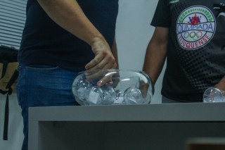 
<a style='margin-left: 5px;' class='btn btn-xs btn-social btn-facebook' href='https://www.facebook.com/sharer/sharer.php?u=https://www.boladovale.com.br/imgs/800-800-90/conteudo/fotos/2057/img7648.jpg' rel='popup' data-width='500' data-height='400'><i class='fa fa-facebook'></i>Compartilhar <span class='hidden-xs'>no Facebook</span>
</a> 
<a class='btn btn-default btn-xs' target='_blank' href='imgs/800-800-90/conteudo/fotos/2057/img7648.jpg'>
<span class='glyphicon glyphicon-cloud-download'></span> Salvar
</a> 
<span></span>