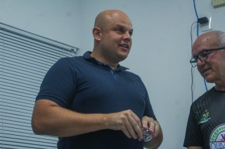 
<a style='margin-left: 5px;' class='btn btn-xs btn-social btn-facebook' href='https://www.facebook.com/sharer/sharer.php?u=https://www.boladovale.com.br/imgs/800-800-90/conteudo/fotos/2057/img7654.jpg' rel='popup' data-width='500' data-height='400'><i class='fa fa-facebook'></i>Compartilhar <span class='hidden-xs'>no Facebook</span>
</a> 
<a class='btn btn-default btn-xs' target='_blank' href='imgs/800-800-90/conteudo/fotos/2057/img7654.jpg'>
<span class='glyphicon glyphicon-cloud-download'></span> Salvar
</a> 
<span></span>