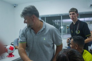 
<a style='margin-left: 5px;' class='btn btn-xs btn-social btn-facebook' href='https://www.facebook.com/sharer/sharer.php?u=https://www.boladovale.com.br/imgs/800-800-90/conteudo/fotos/2057/img7718.jpg' rel='popup' data-width='500' data-height='400'><i class='fa fa-facebook'></i>Compartilhar <span class='hidden-xs'>no Facebook</span>
</a> 
<a class='btn btn-default btn-xs' target='_blank' href='imgs/800-800-90/conteudo/fotos/2057/img7718.jpg'>
<span class='glyphicon glyphicon-cloud-download'></span> Salvar
</a> 
<span></span>