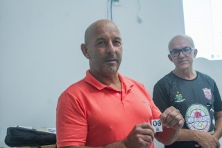 
<a style='margin-left: 5px;' class='btn btn-xs btn-social btn-facebook' href='https://www.facebook.com/sharer/sharer.php?u=https://www.boladovale.com.br/imgs/800-800-90/conteudo/fotos/2057/img7747.jpg' rel='popup' data-width='500' data-height='400'><i class='fa fa-facebook'></i>Compartilhar <span class='hidden-xs'>no Facebook</span>
</a> 
<a class='btn btn-default btn-xs' target='_blank' href='imgs/800-800-90/conteudo/fotos/2057/img7747.jpg'>
<span class='glyphicon glyphicon-cloud-download'></span> Salvar
</a> 
<span></span>