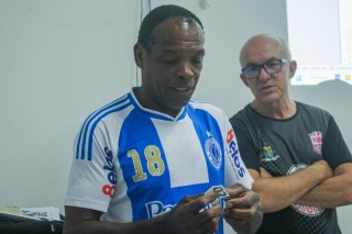 
<a style='margin-left: 5px;' class='btn btn-xs btn-social btn-facebook' href='https://www.facebook.com/sharer/sharer.php?u=https://www.boladovale.com.br/imgs/800-800-90/conteudo/fotos/2057/img7753.jpg' rel='popup' data-width='500' data-height='400'><i class='fa fa-facebook'></i>Compartilhar <span class='hidden-xs'>no Facebook</span>
</a> 
<a class='btn btn-default btn-xs' target='_blank' href='imgs/800-800-90/conteudo/fotos/2057/img7753.jpg'>
<span class='glyphicon glyphicon-cloud-download'></span> Salvar
</a> 
<span></span>