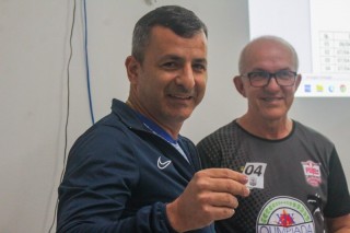 
<a style='margin-left: 5px;' class='btn btn-xs btn-social btn-facebook' href='https://www.facebook.com/sharer/sharer.php?u=https://www.boladovale.com.br/imgs/800-800-90/conteudo/fotos/2057/img7775.jpg' rel='popup' data-width='500' data-height='400'><i class='fa fa-facebook'></i>Compartilhar <span class='hidden-xs'>no Facebook</span>
</a> 
<a class='btn btn-default btn-xs' target='_blank' href='imgs/800-800-90/conteudo/fotos/2057/img7775.jpg'>
<span class='glyphicon glyphicon-cloud-download'></span> Salvar
</a> 
<span></span>