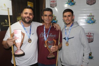 
<a style='margin-left: 5px;' class='btn btn-xs btn-social btn-facebook' href='https://www.facebook.com/sharer/sharer.php?u=https://www.boladovale.com.br/imgs/800-800-90/conteudo/fotos/2058/195a9297.jpg' rel='popup' data-width='500' data-height='400'><i class='fa fa-facebook'></i>Compartilhar <span class='hidden-xs'>no Facebook</span>
</a> 
<a class='btn btn-default btn-xs' target='_blank' href='imgs/800-800-90/conteudo/fotos/2058/195a9297.jpg'>
<span class='glyphicon glyphicon-cloud-download'></span> Salvar
</a> 
<span></span>